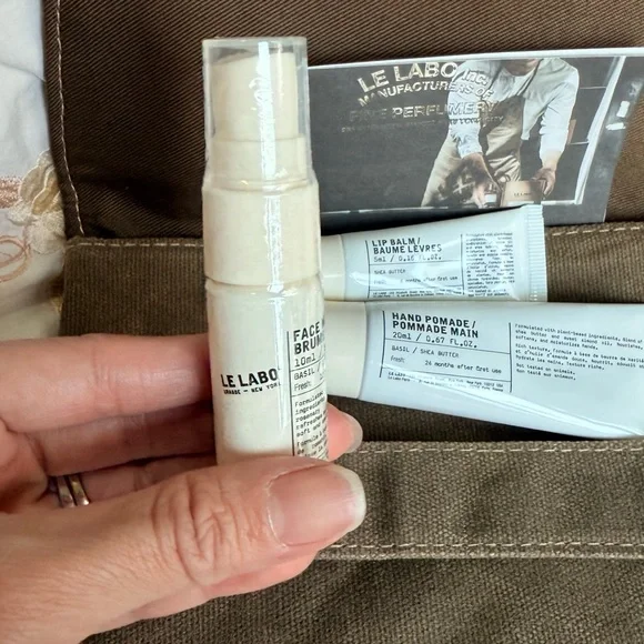 LE LABO Singapore Business Class Amenity Kit - Picture 6 of 8